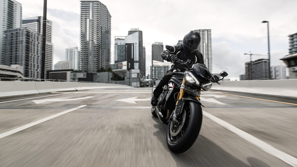 Triumph Speed Triple 1200 RS speed race