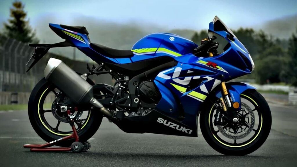 World's Fastest Motorcycle- Suzuki GSX-R1000R on track